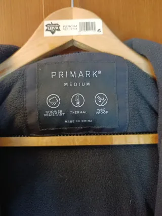 Chaqueta de invierno Primark beige y negra