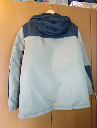 Chaqueta de invierno Primark beige y negra