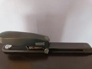 Grapadora de brazo largo Rapesco