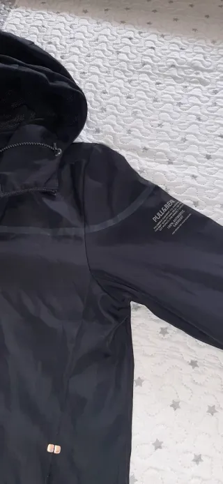 Chaqueta Pull&Bear Negra con Capucha