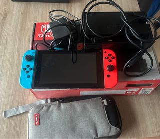 Nintendo Switch Azul/Rojo con Accesorios