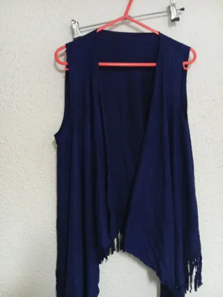 Chaleco tela con flecos caída preciosa