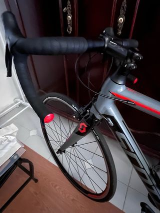 Bicicleta de carretera Scott + cámaras de recambio