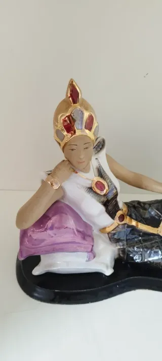 Figura Cleopatra Porcelana Dorada