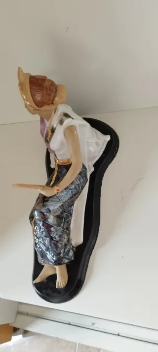 Figura Cleopatra Porcelana Dorada