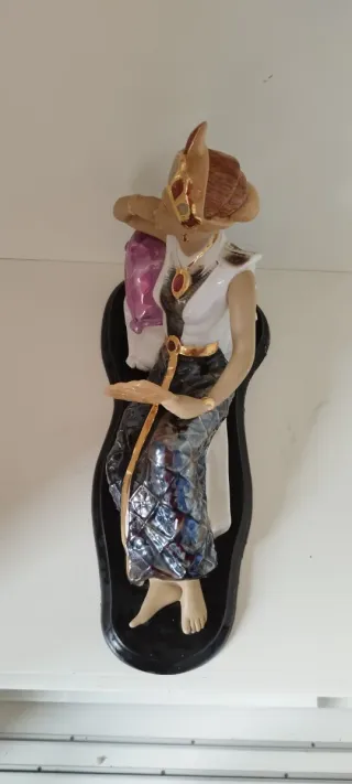 Figura Cleopatra Porcelana Dorada