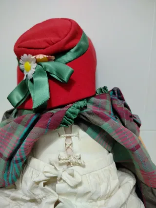 Muñeca artesanal hecha a mano