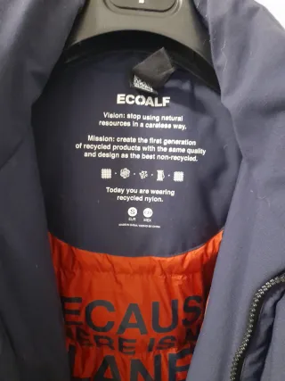 Parka Ecoalf Azul y Roja