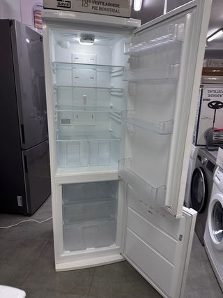 Nevera combi Benavent con garantía transporte