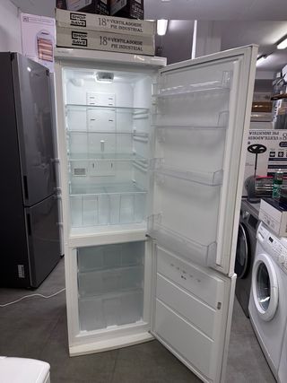 Nevera combi Benavent con garantía transporte