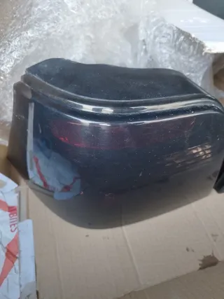 Pilotos Traseros Izquierdo y Derecho