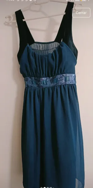 Vestido de fiesta azul con cinturón
