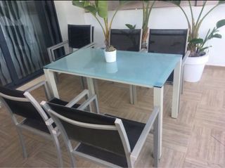 Mesa cristal y hierro exterior