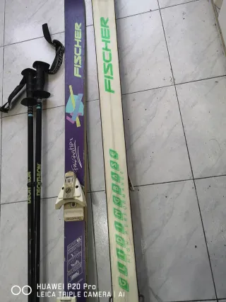Esquís Fischer Ceramics con soportes y bastones