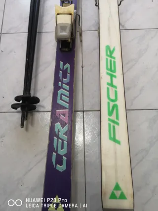 Esquís Fischer Ceramics con soportes y bastones