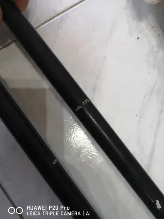 Esquís Fischer Ceramics con soportes y bastones