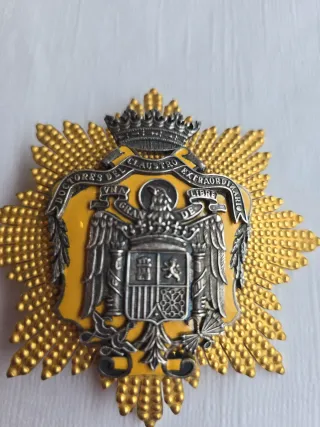 Insignia Histórica con Corona y Escudo