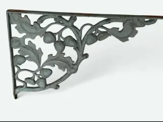 Ménsulas decorativas de metal con bellotas