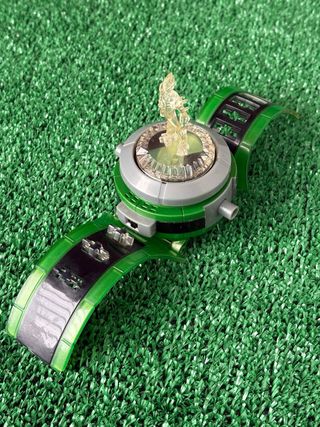 ULTIMATE OMNITRIX BEN 10