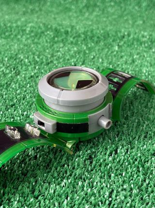 ULTIMATE OMNITRIX BEN 10