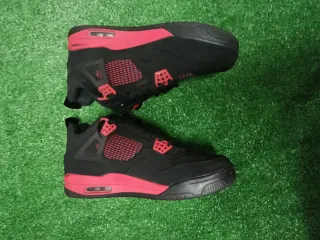 Zapatillas Jordan 4 Negras Rojas