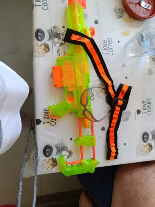 Juguetes Nerf: Pistola, Cargador y Accesorios