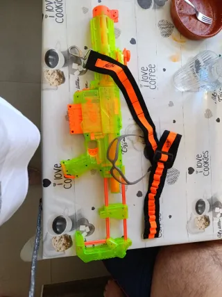 Juguetes Nerf: Pistola, Cargador y Accesorios