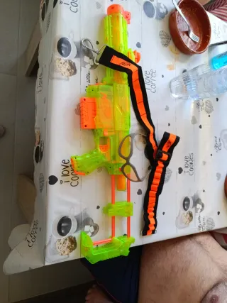 Juguetes Nerf: Pistola, Cargador y Accesorios