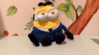 Peluche Minion Bob traje azul