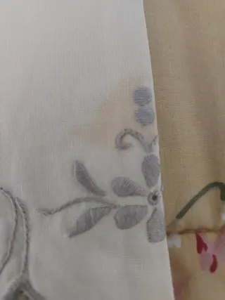 Mantel para mesa redonda de algodón bordado a mano