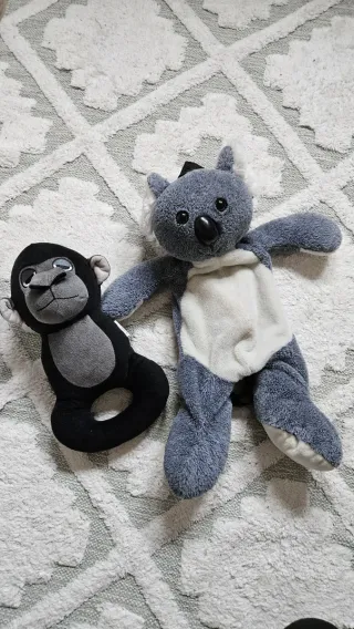 Peluche Mono con Asa y Koala Mochila gris pelito
