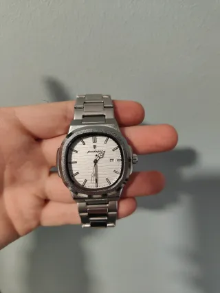 Reloj de pulsera plateado