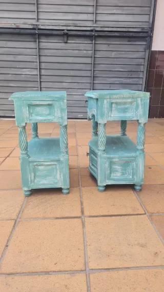 Due Comodini Vintage in Legno Turchese