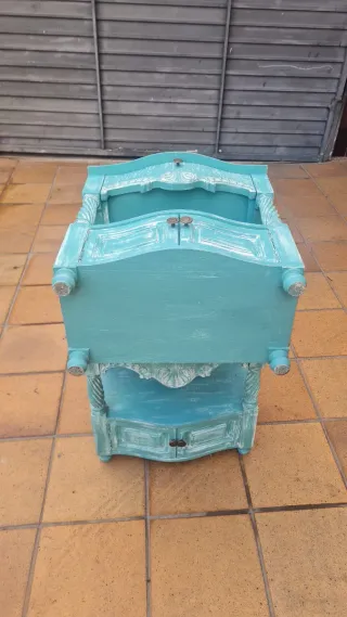 Due Comodini Vintage in Legno Turchese