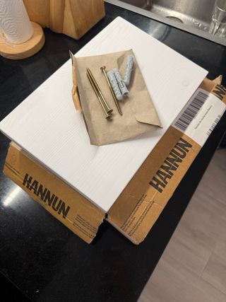 Mesita de noche flotante de madera