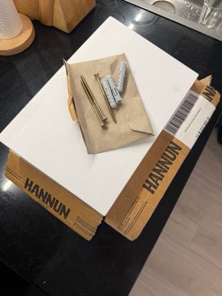 Mesita de noche flotante de madera