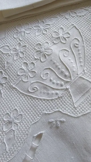 Completo letto matrimoniale lino ricamato a mano.