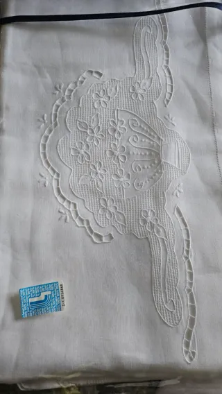 Completo letto matrimoniale lino ricamato a mano.