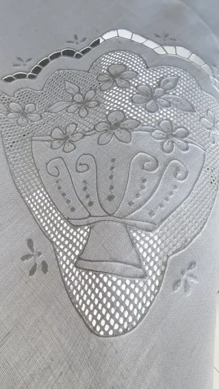 Completo letto matrimoniale lino ricamato a mano.