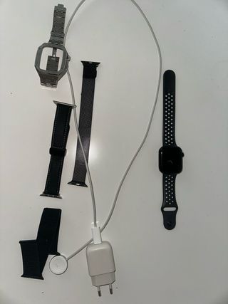 Apple Watch Series 8 45mm Negro y Plata