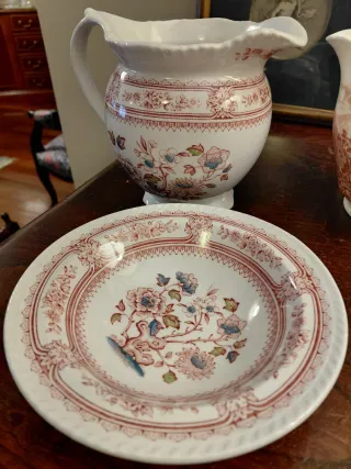 Jarra y plato de porcelana inglesa