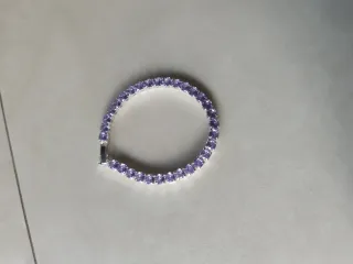 Pulsera de plata con piedras moradas