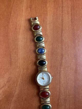 Reloj Toro Mujer Elegante Dorado Piedras