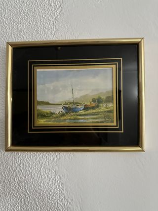 Dos cuadros de paisajes de barcos enmarcados