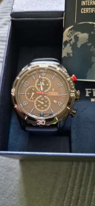 Reloj Festina Cronógrafo Negro y Rojo