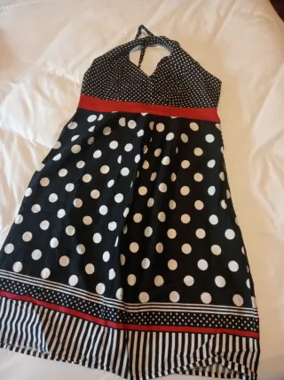 Vestido de fiesta lunares negro y rojo