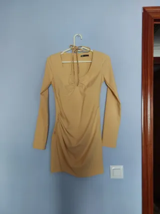 Vestido de evento amarillo claro