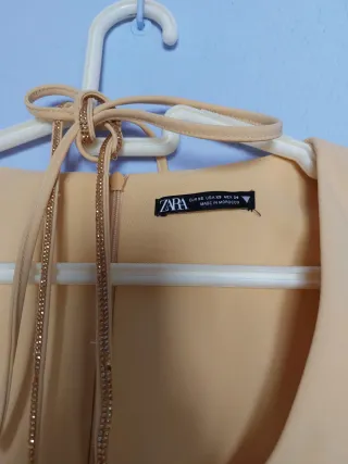 Vestido de evento amarillo claro