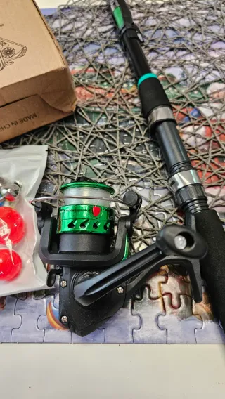 KIT Caña de pescar con carrete y accesorios