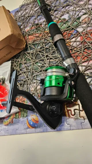 KIT Caña de pescar con carrete y accesorios